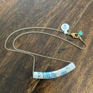 NWT- 20” Gold Tone Chain Necklace w/Large White/Blue/Tan Floral Bead Decoration